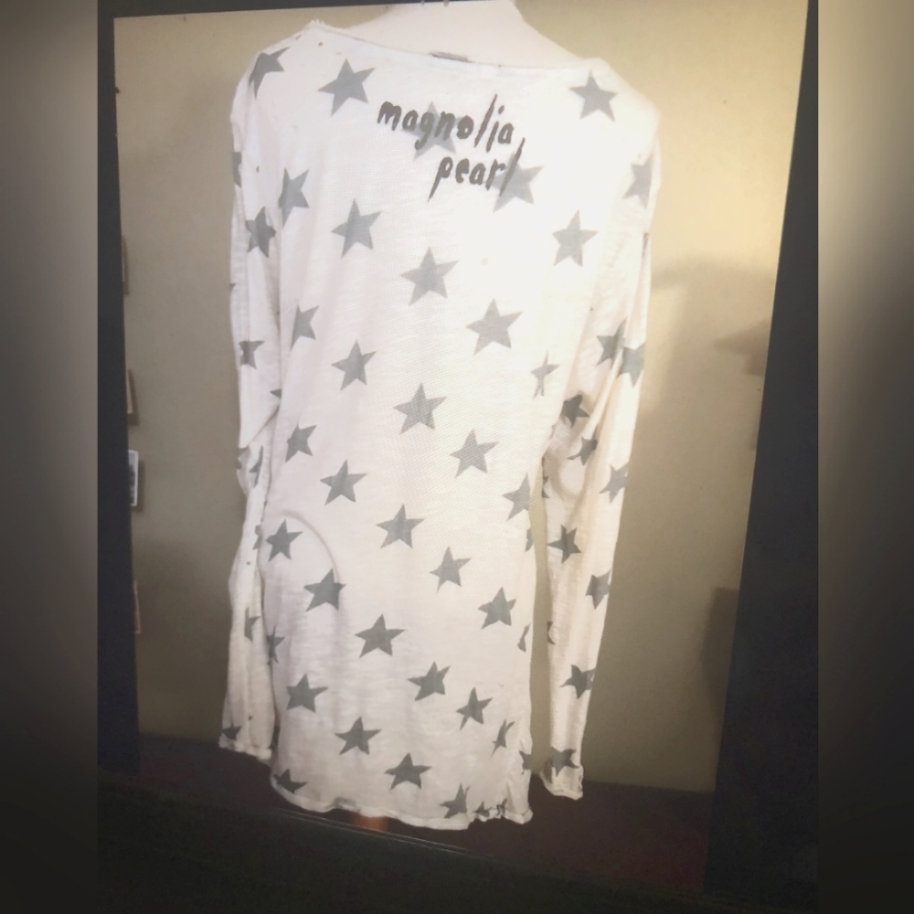PEARL MAGNOLIA OS FLOWY TOP WITH INSGNIA AND CUTOUTS. STARS.